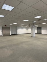 950 Stephenson Hwy, Troy, MI à louer Photo intérieure– Image 1 sur 2