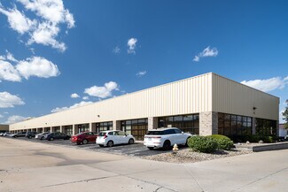 Plus de détails pour 717 Crown Industrial Ct, Chesterfield, MO - Local d'activités à louer