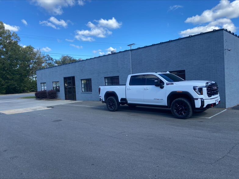 305 Flint St, Gastonia, NC à louer - Photo de l’immeuble – Image 1 sur 17