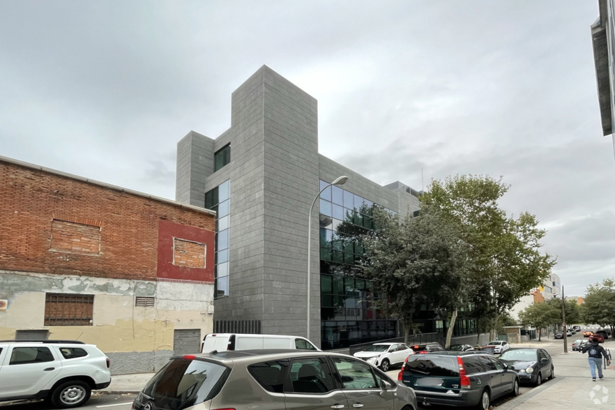 Calle Santa Leonor, Madrid, Madrid à louer - Photo de l’immeuble – Image 1 sur 2