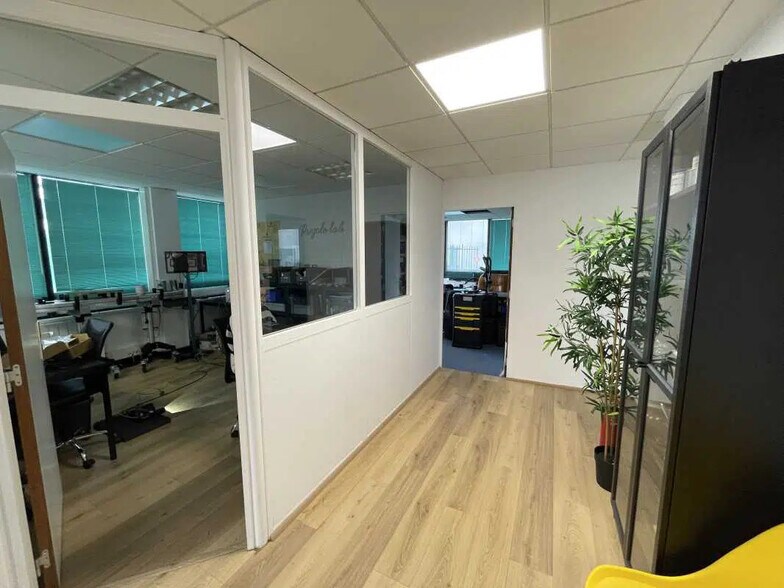 Bureau dans Compiègne à louer - Photo de l’immeuble – Image 1 sur 6