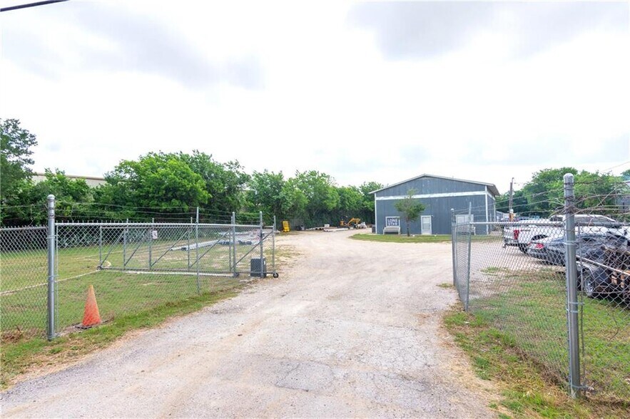 10509 Old Manchaca Rd, Austin, TX à louer - Photo de l’immeuble – Image 2 sur 24
