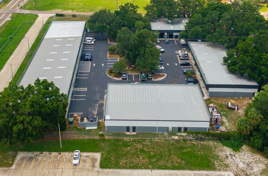 2815 E Henry Ave, Tampa, FL à louer - Photo de l’immeuble – Image 3 sur 14