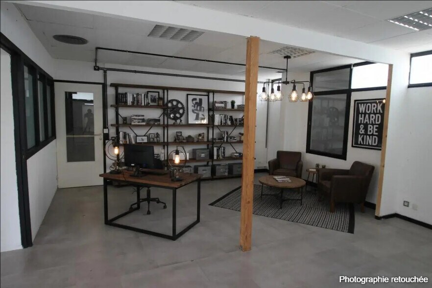 Industriel/Logistique dans Lons à vendre - Photo de l’immeuble – Image 2 sur 4