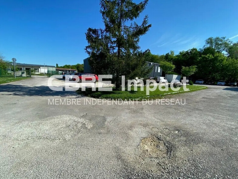 Local d'activités dans Chevigny-Saint-Sauveur à vendre - Photo de l’immeuble – Image 2 sur 15
