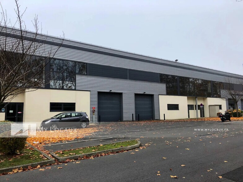Local d’activités dans Le Blanc-Mesnil à louer - Photo de l’immeuble – Image 1 sur 4