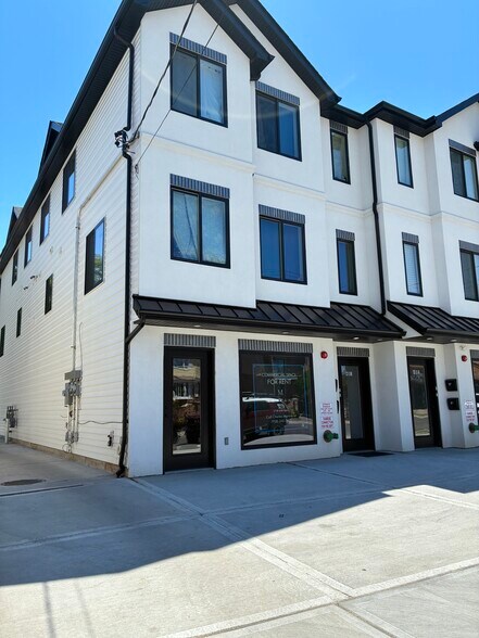 481 Jewett Ave, Staten Island, NY à louer - Photo de l’immeuble – Image 1 sur 22