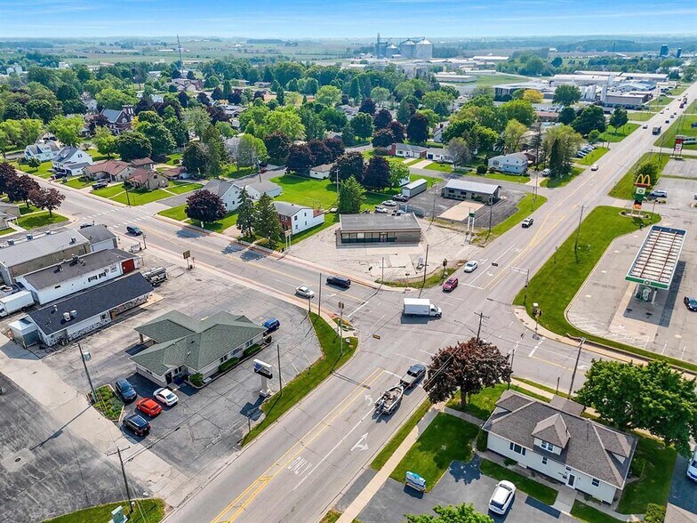 107 Main St, Luxemburg, WI à vendre - Photo de l’immeuble – Image 2 sur 33