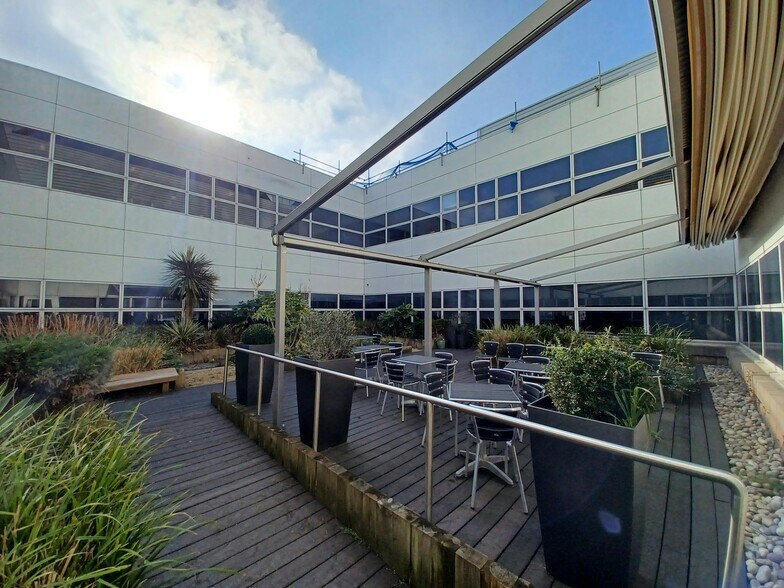 Oldbury, Bracknell à louer - Photo de l’immeuble – Image 3 sur 14