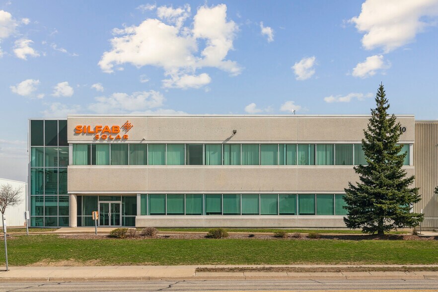 240 Courtneypark Dr E, Mississauga, ON à louer - Photo de l’immeuble – Image 3 sur 25