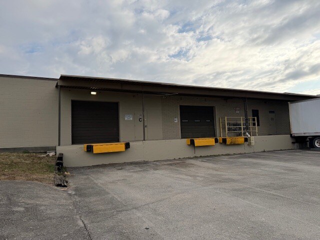 3008 Industrial Pky W, Knoxville, TN à louer - Photo de l’immeuble – Image 3 sur 4