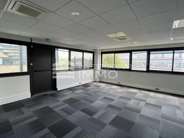 Bureau dans Fresnes à louer - Photo de l’immeuble – Image 2 sur 6
