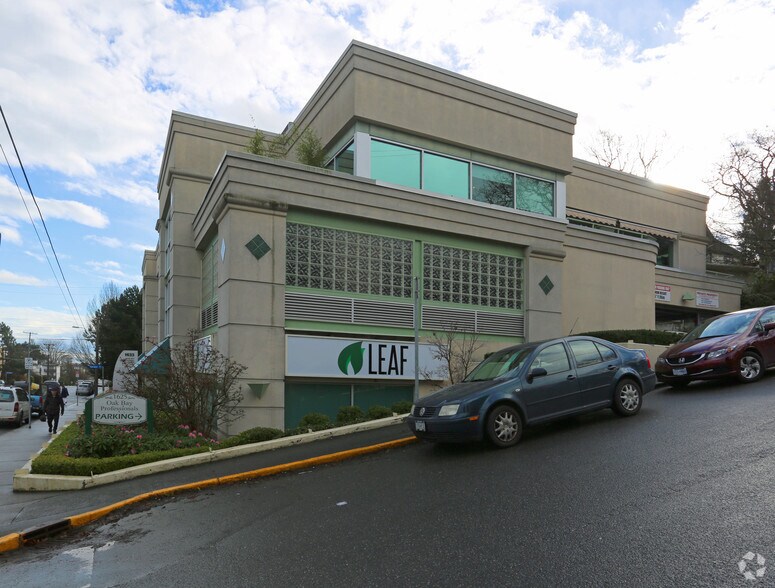1625 Oak Bay Ave, Victoria, BC à vendre - Photo de l’immeuble – Image 3 sur 5