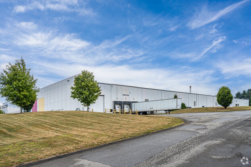 2251 Sweeney Dr, Clinton, PA à louer - Photo de l’immeuble – Image 3 sur 10