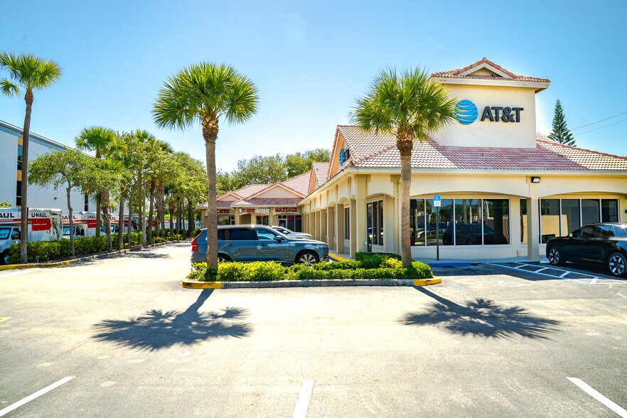 411 S Federal Hwy, Deerfield Beach, FL à louer - Photo de l’immeuble – Image 3 sur 16