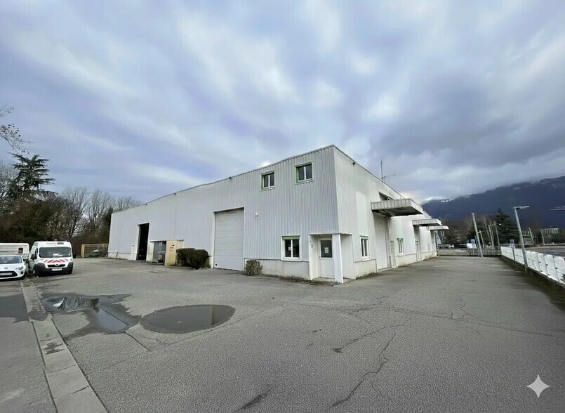 Local d'activités dans Gières à vendre - Photo principale – Image 1 sur 3