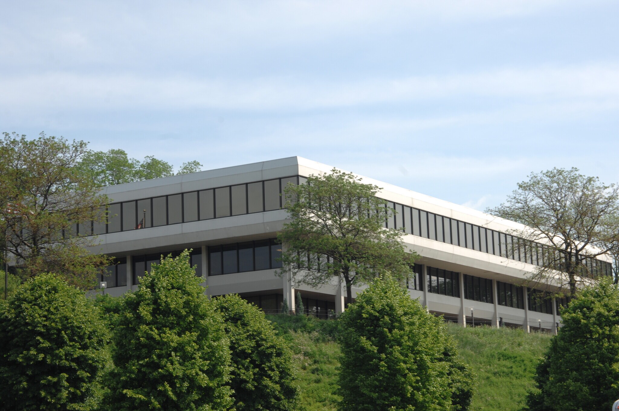 400 Holiday Dr, Pittsburgh, PA à louer Photo principale– Image 1 sur 8