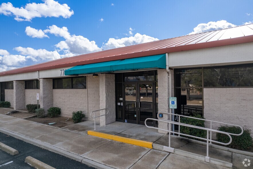 7740 E Speedway Blvd, Tucson, AZ à louer - Photo de l’immeuble – Image 3 sur 19
