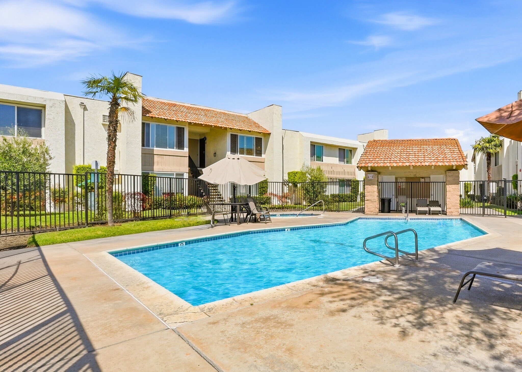 1251 N Placentia Ave, Anaheim, CA à vendre Photo principale– Image 1 sur 13