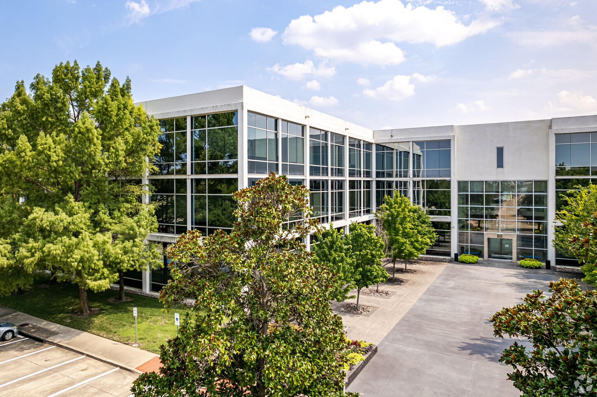 4000 International Pky, Carrollton, TX à louer Photo principale– Image 1 sur 10