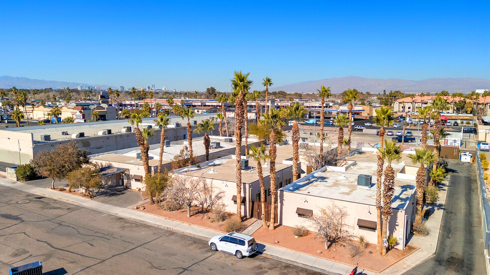 3838-3856 Raymert Dr, Las Vegas, NV à vendre - Photo de l’immeuble – Image 1 sur 6