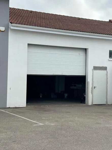Local d'activités dans Saint-Sorlin-de-Vienne à vendre - Photo de l’immeuble – Image 2 sur 2