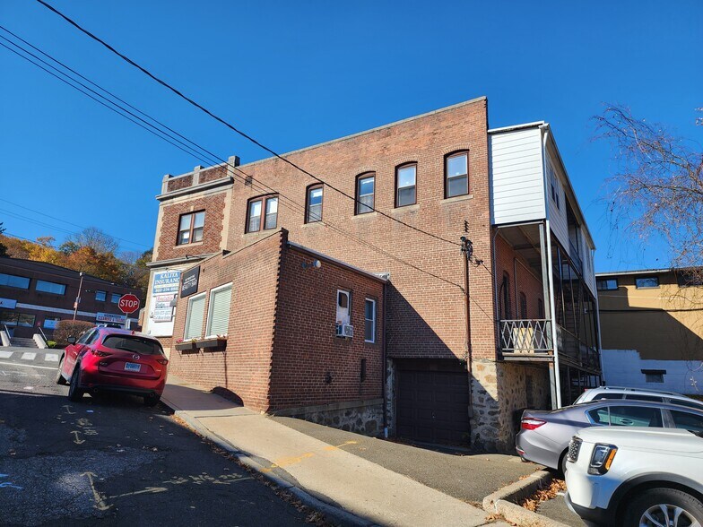 619-621 Main St, Watertown, CT à louer - Photo de l’immeuble – Image 2 sur 2