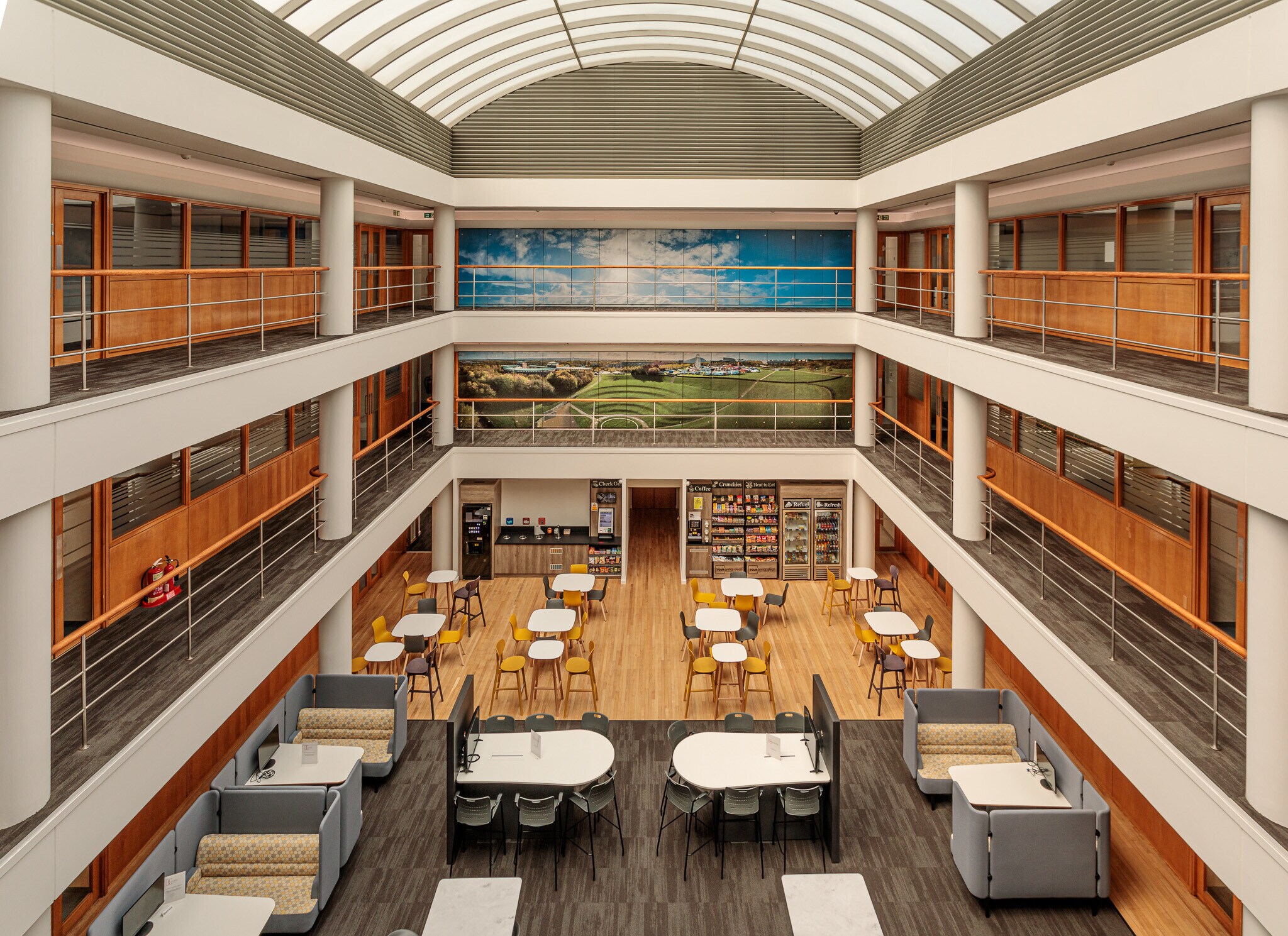 399 Silbury Blvd, Milton Keynes à louer Photo de l’immeuble– Image 1 sur 5