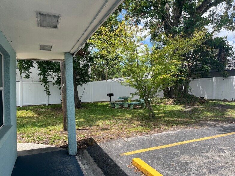1060 Manatee Ave, Bradenton, FL à vendre - Photo de l’immeuble – Image 2 sur 12
