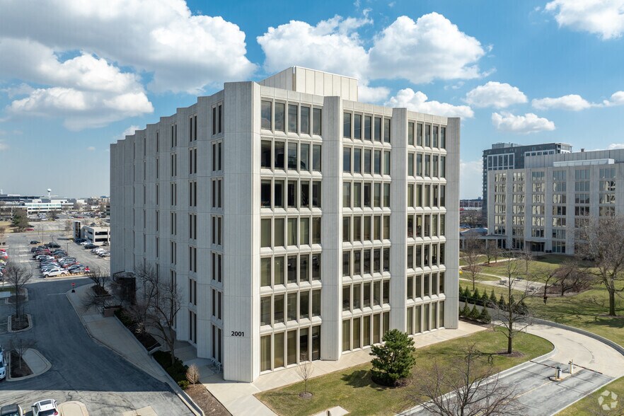 2001 Spring Rd, Oak Brook, IL à louer - Photo de l’immeuble – Image 2 sur 5