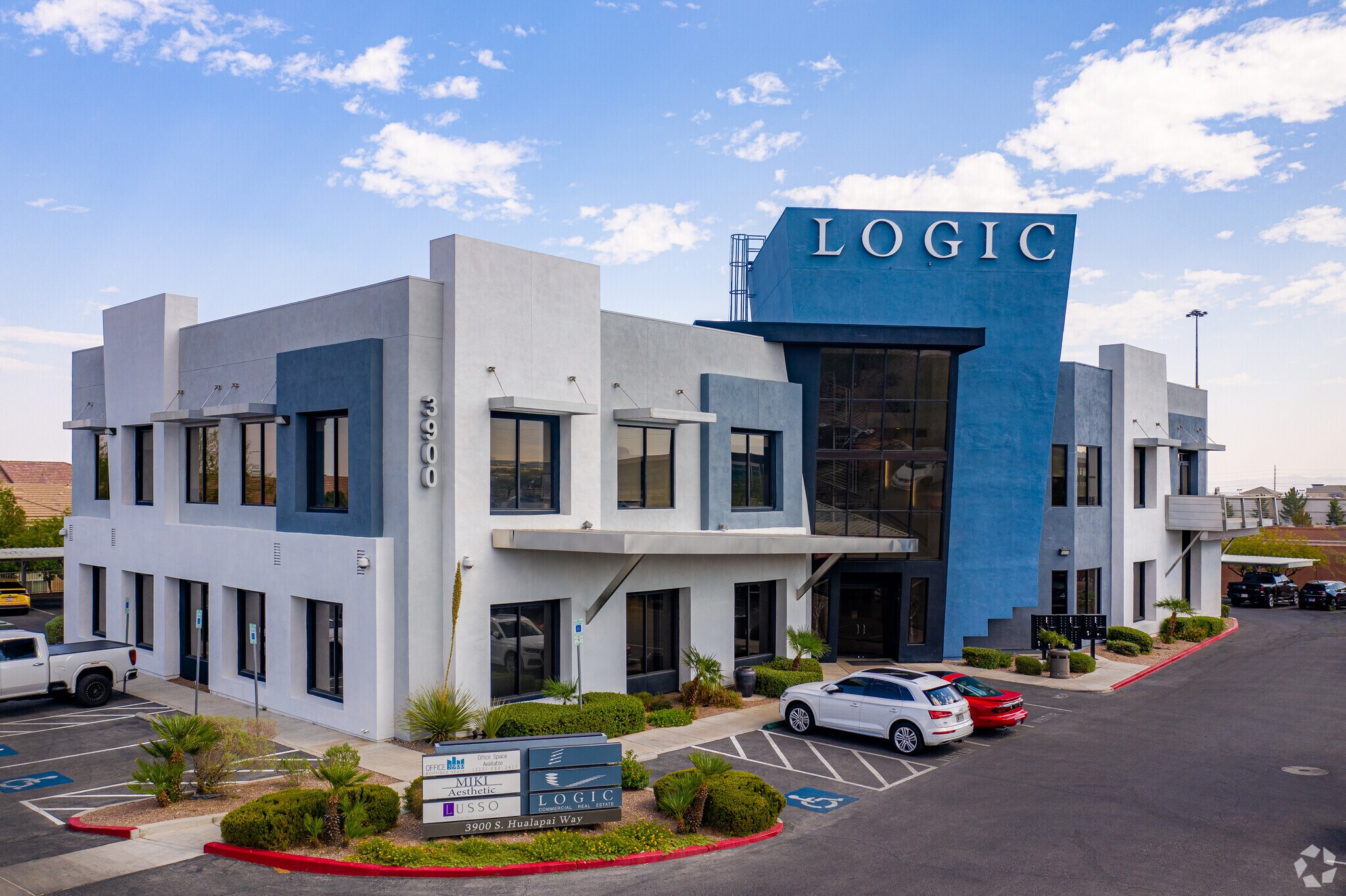 3900 S Hualapai Way, Las Vegas, NV à louer Photo principale– Image 1 sur 9