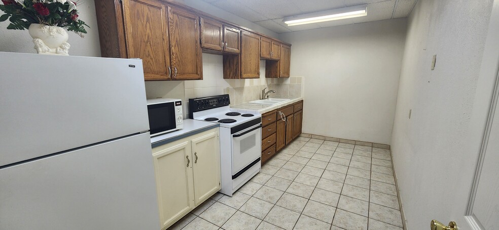 1237 N Blackstone Ave, Fresno, CA à louer - Photo de l’immeuble – Image 2 sur 4