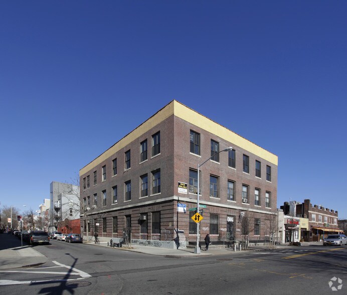 51-55 Nassau Ave, Brooklyn, NY à louer - Photo de l’immeuble – Image 1 sur 1