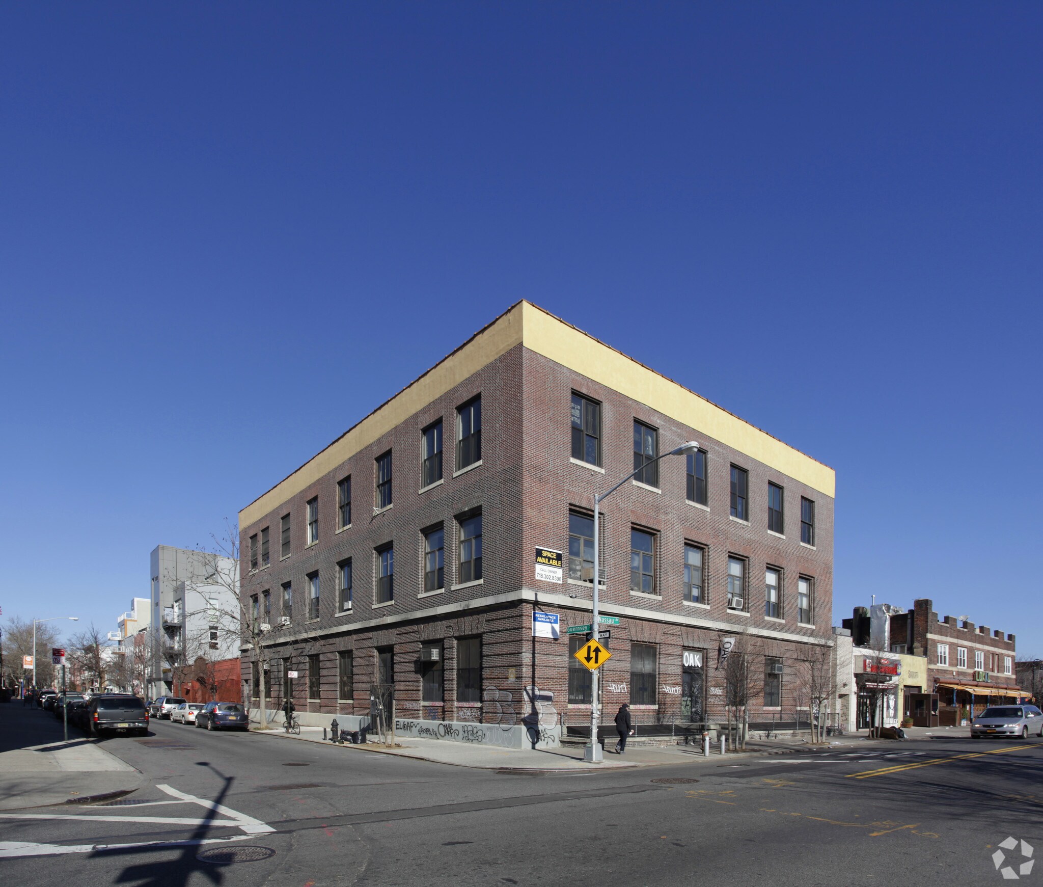 51-55 Nassau Ave, Brooklyn, NY à louer Photo de l’immeuble– Image 1 sur 2
