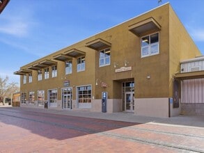 1607 Paseo De Peralta, Santa Fe, NM à louer Photo intérieure– Image 2 sur 17