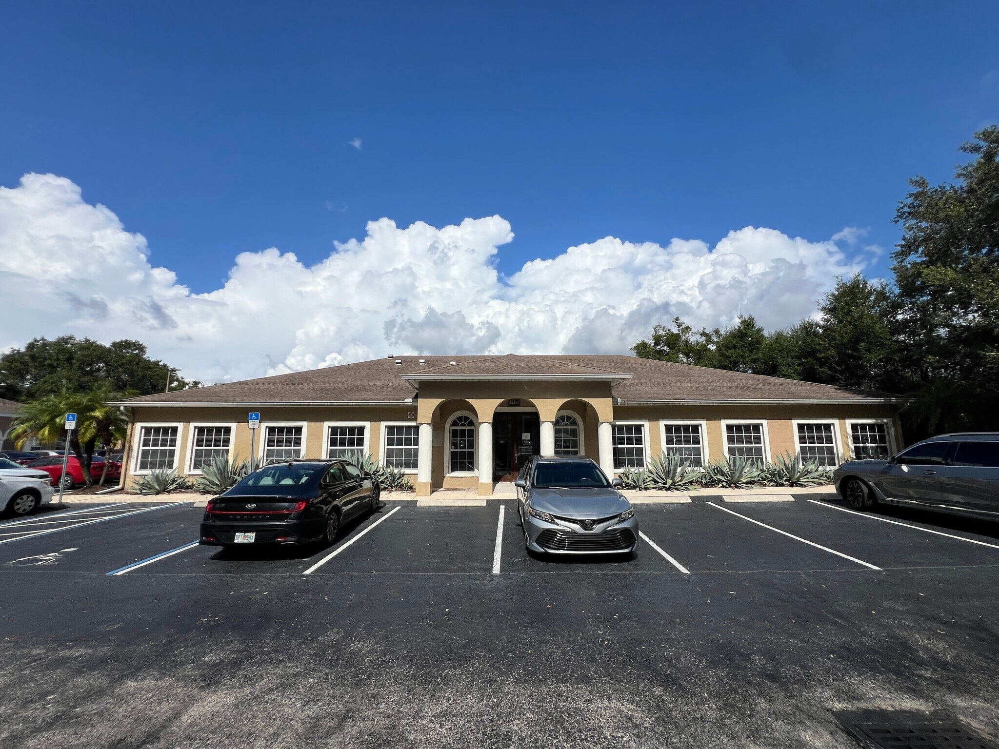 4260 W Linebaugh Ave, Tampa, FL à vendre Photo de l’immeuble– Image 1 sur 27