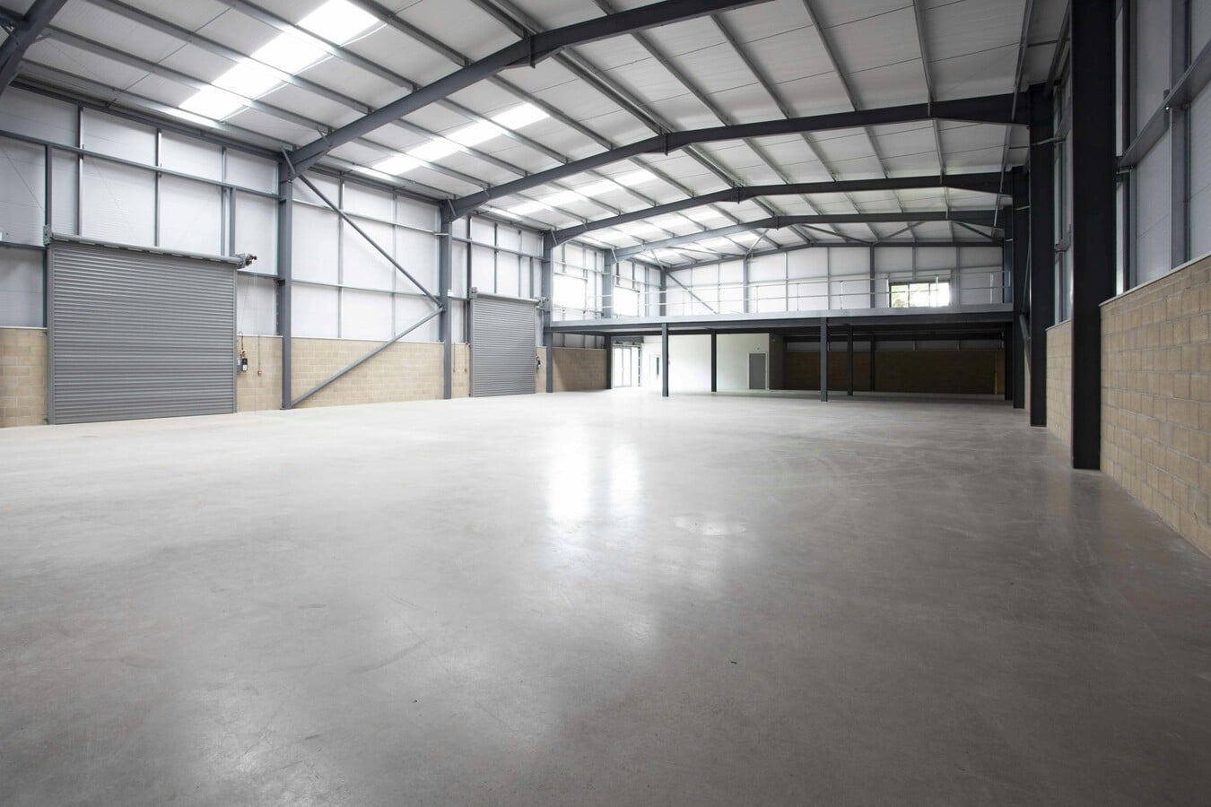 Faraday Rd, Swindon, WIL SN3 5HS - Lot 2 -  - Photo intérieure - Image 1 of 2