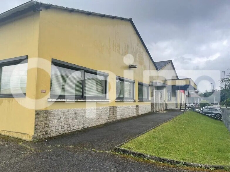 Local d'activités dans Chalamont à vendre - Photo de l’immeuble – Image 1 sur 7