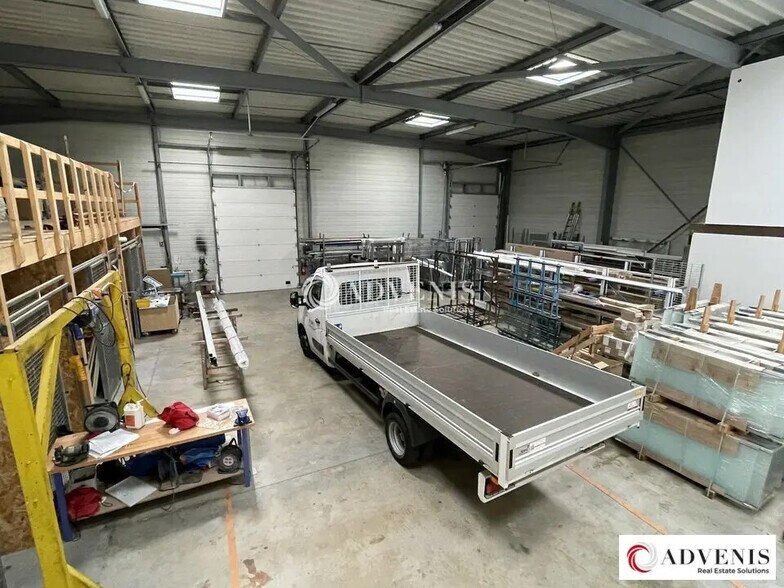 Local d’activités dans Le Haillan à louer - Photo intérieure – Image 2 sur 12