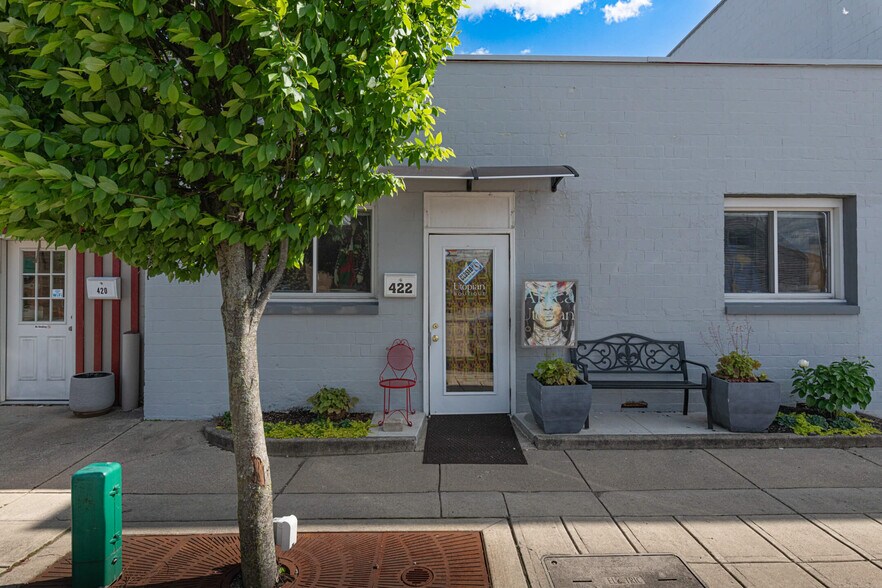 418-440 W Main St portefeuille de 3 biens à vendre sur LoopNet.fr - Photo de l’immeuble – Image 3 sur 47