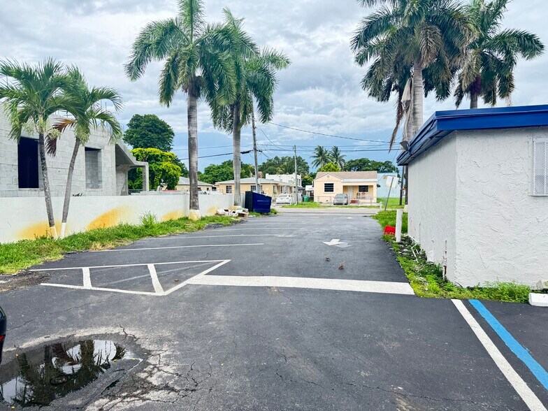 3305 NW 32nd Ave, Miami, FL à louer - Photo de l’immeuble – Image 3 sur 60