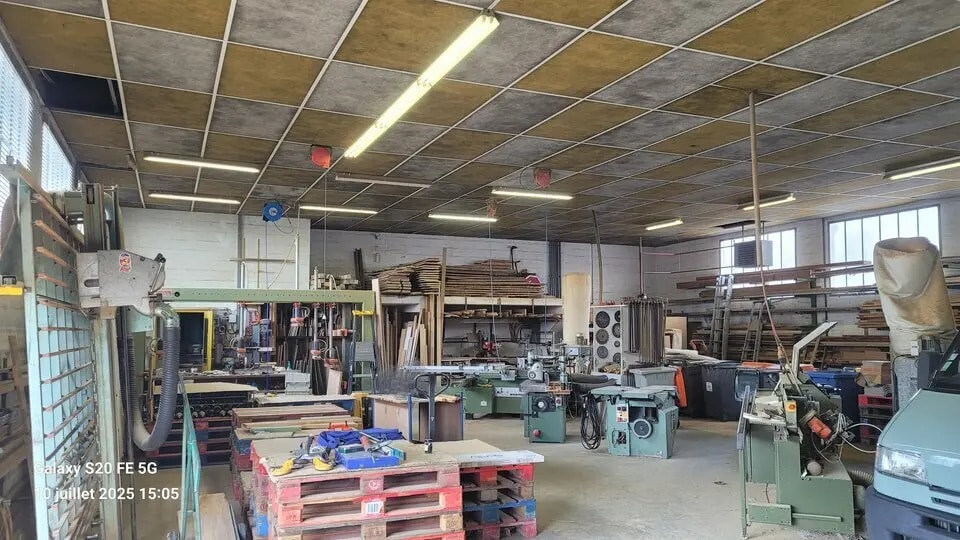 Local d’activités dans Oissel à louer - Photo de l’immeuble – Image 2 sur 7