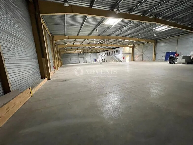 Local d’activités dans Sablé-sur-Sarthe à louer - Photo de l’immeuble – Image 2 sur 8