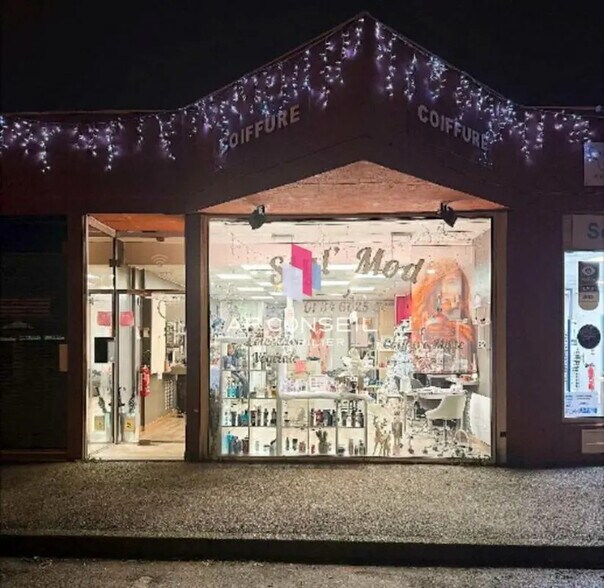 Local commercial dans Le Mesnil-Saint-Denis à vendre - Photo principale – Image 1 sur 1