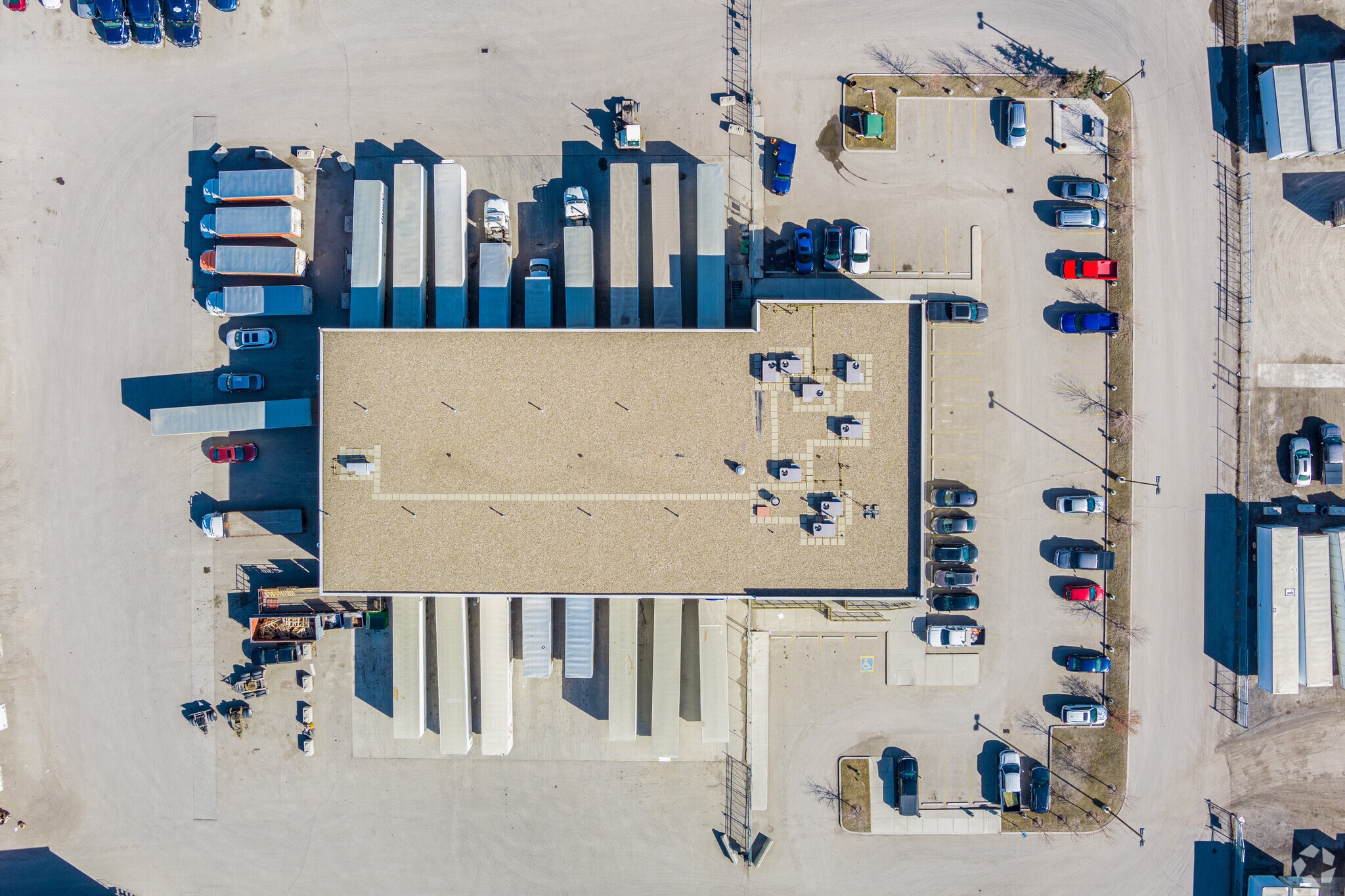 4700 & 4702 102 Av SE, Calgary, AB à louer Aérien– Image 1 sur 5