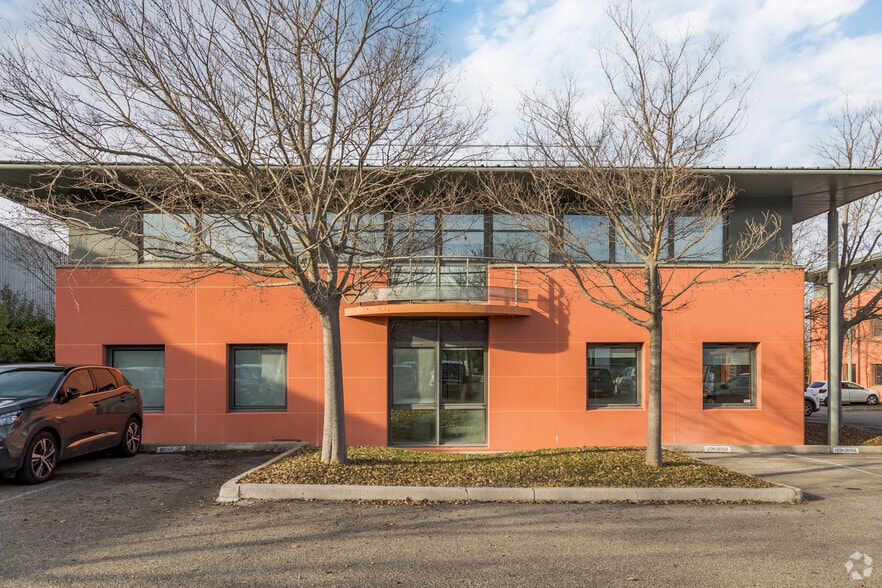 155 Rue Paul Langevin, Aix-en-Provence à louer - Photo de l’immeuble – Image 2 sur 3