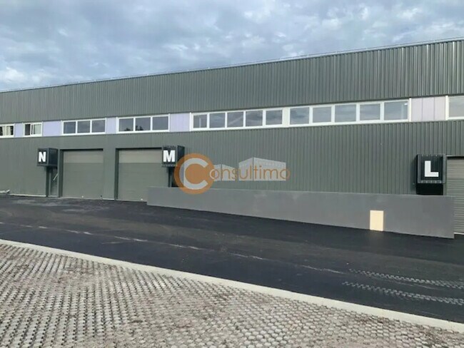 Plus de détails pour Local d'activités à louer