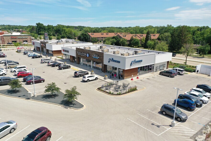 8775-8871 West Sura Ln, Greenfield, WI à louer - Photo principale – Image 1 sur 13