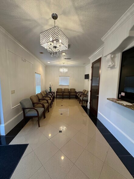 1656 S Volusia Ave, Orange City, FL à louer - Photo de l’immeuble – Image 3 sur 15