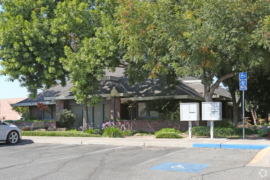 550-584 E Bellevue Rd, Atwater, CA à louer - Photo principale – Image 1 sur 5
